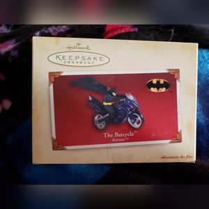 New 2005 Batman The BatCycle wheels move, out of Print